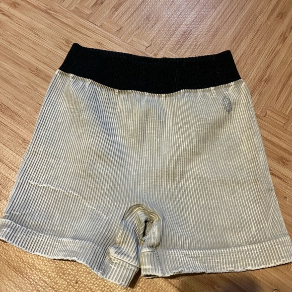 Free People FP Movement Prajna Short Vintage Stone Eagle Size XS - Picture 1 of 2